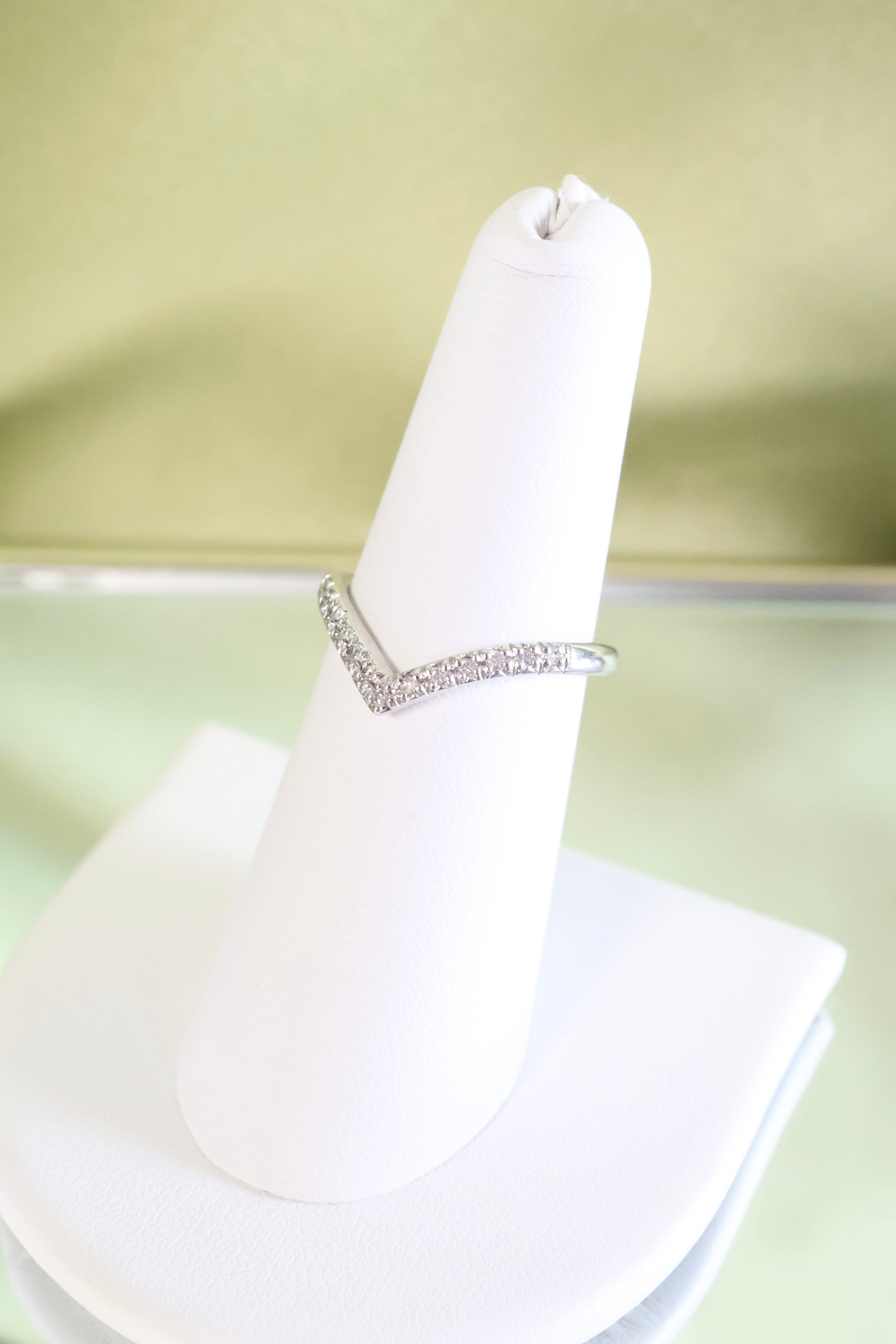 14K White Gold Ring Size 6.5