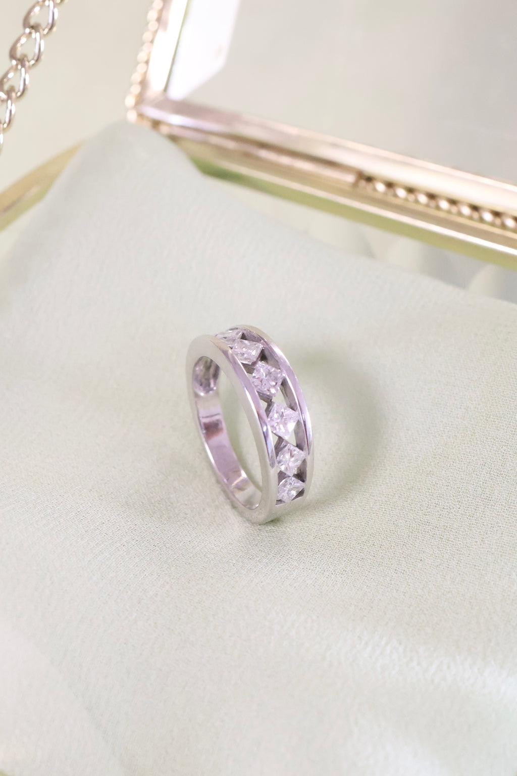 14K White Gold .80ct t.w. Princess Diamond 6mm Width Ring Size 7