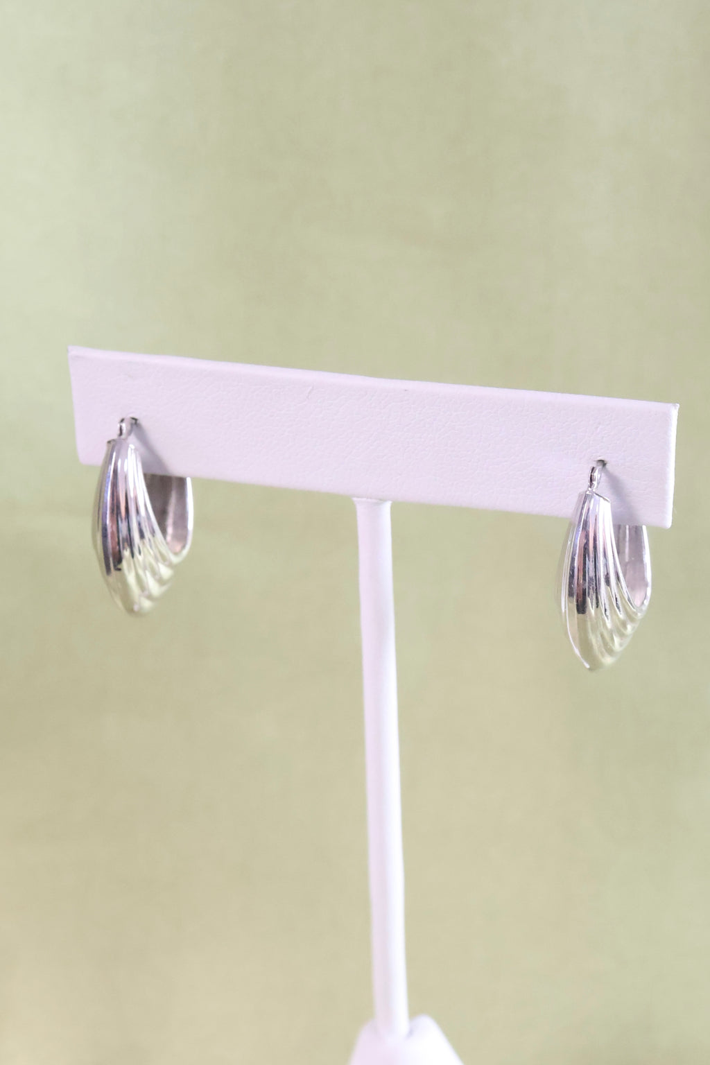 14K White Gold Scallop Hoop Earrings
