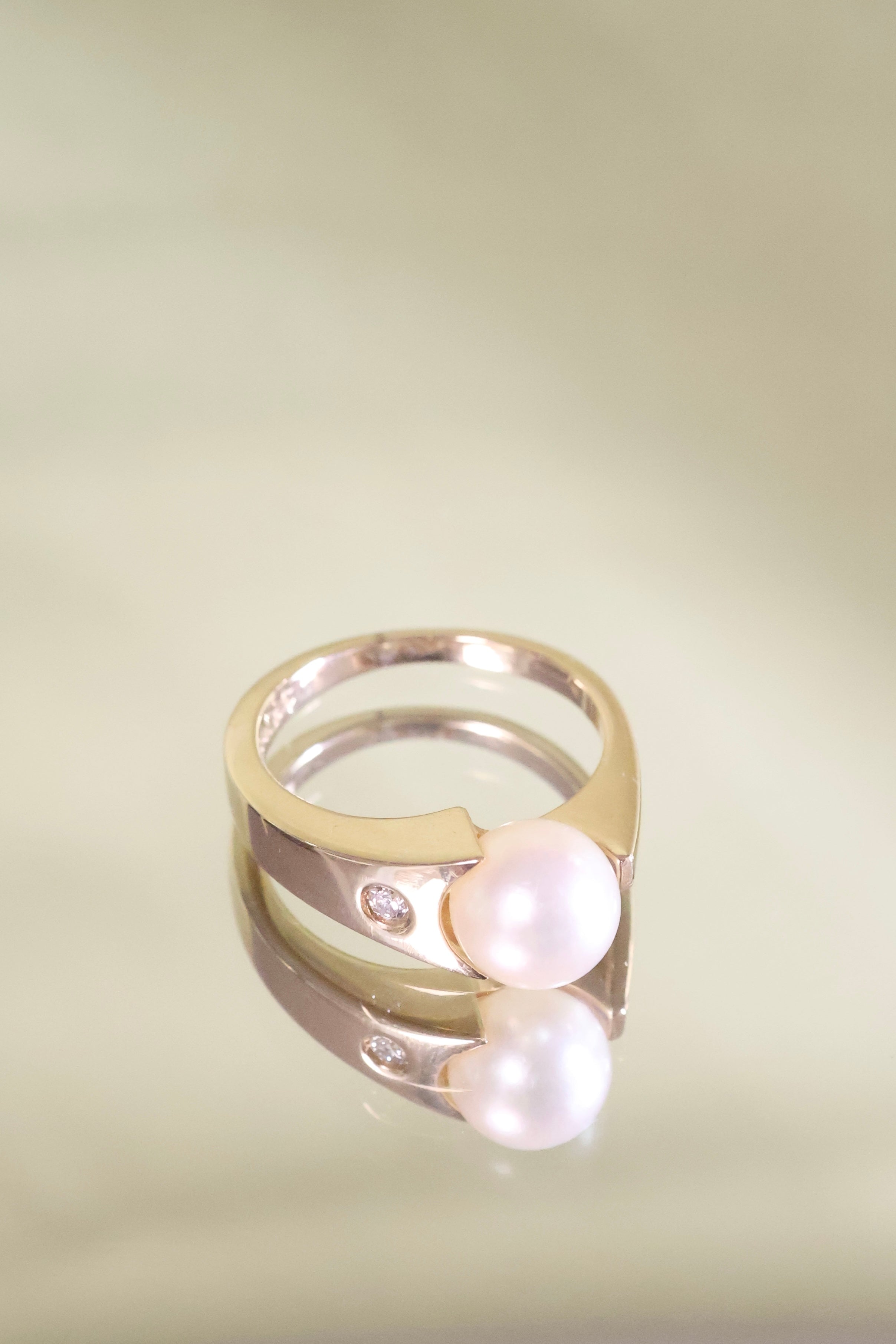 14K Yellow Gold Pearl w/ .05ct Diamond Ring