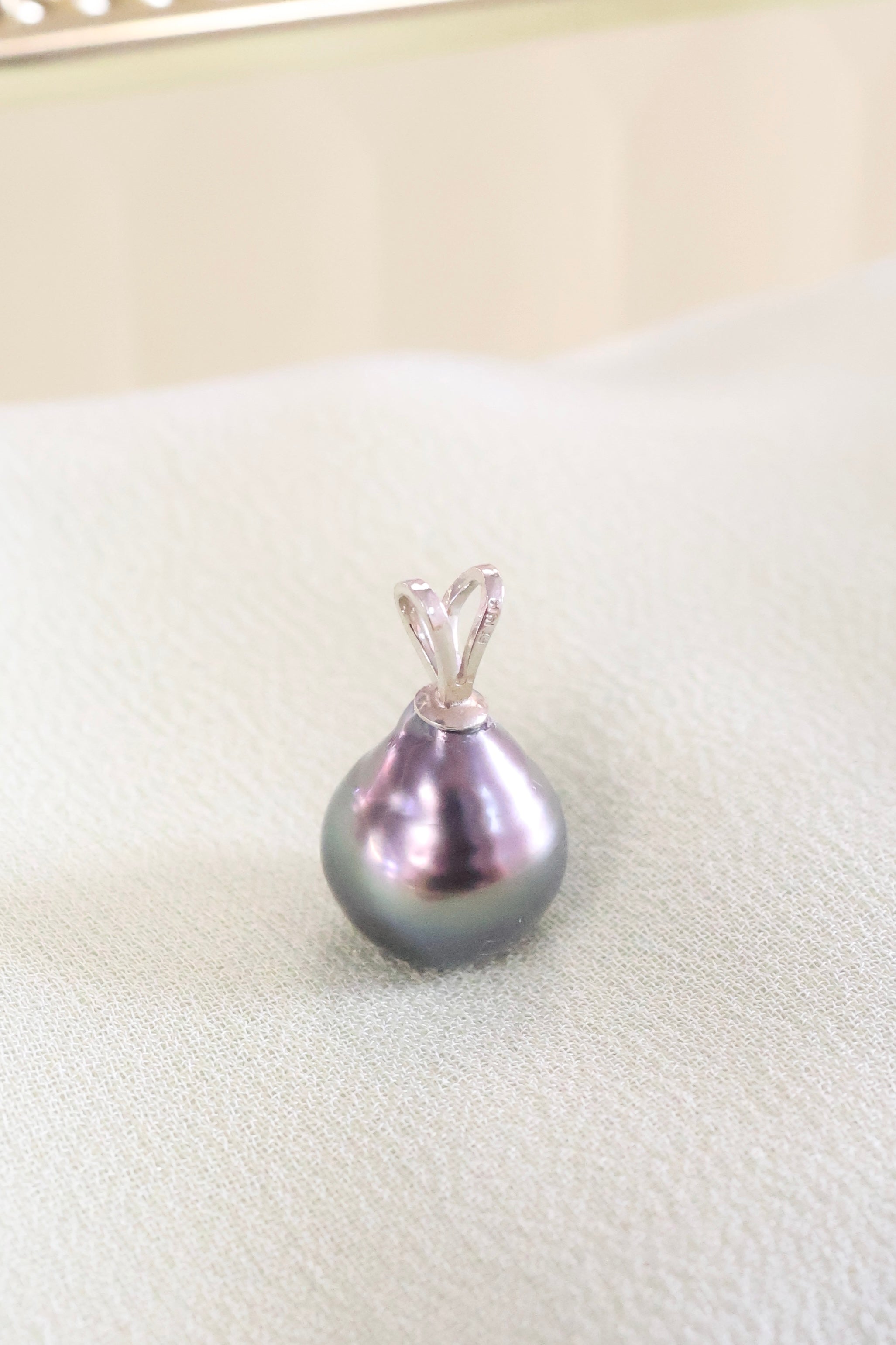Tahitian Pearl Pendant