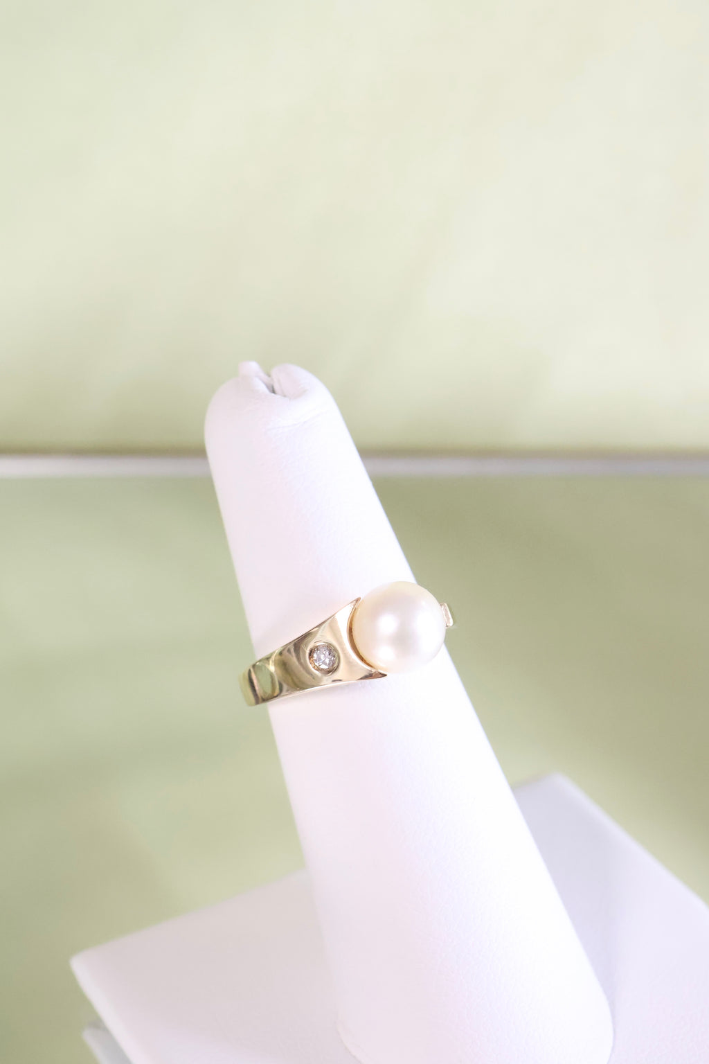 14K Yellow Gold Pearl w/ .05ct Diamond Ring