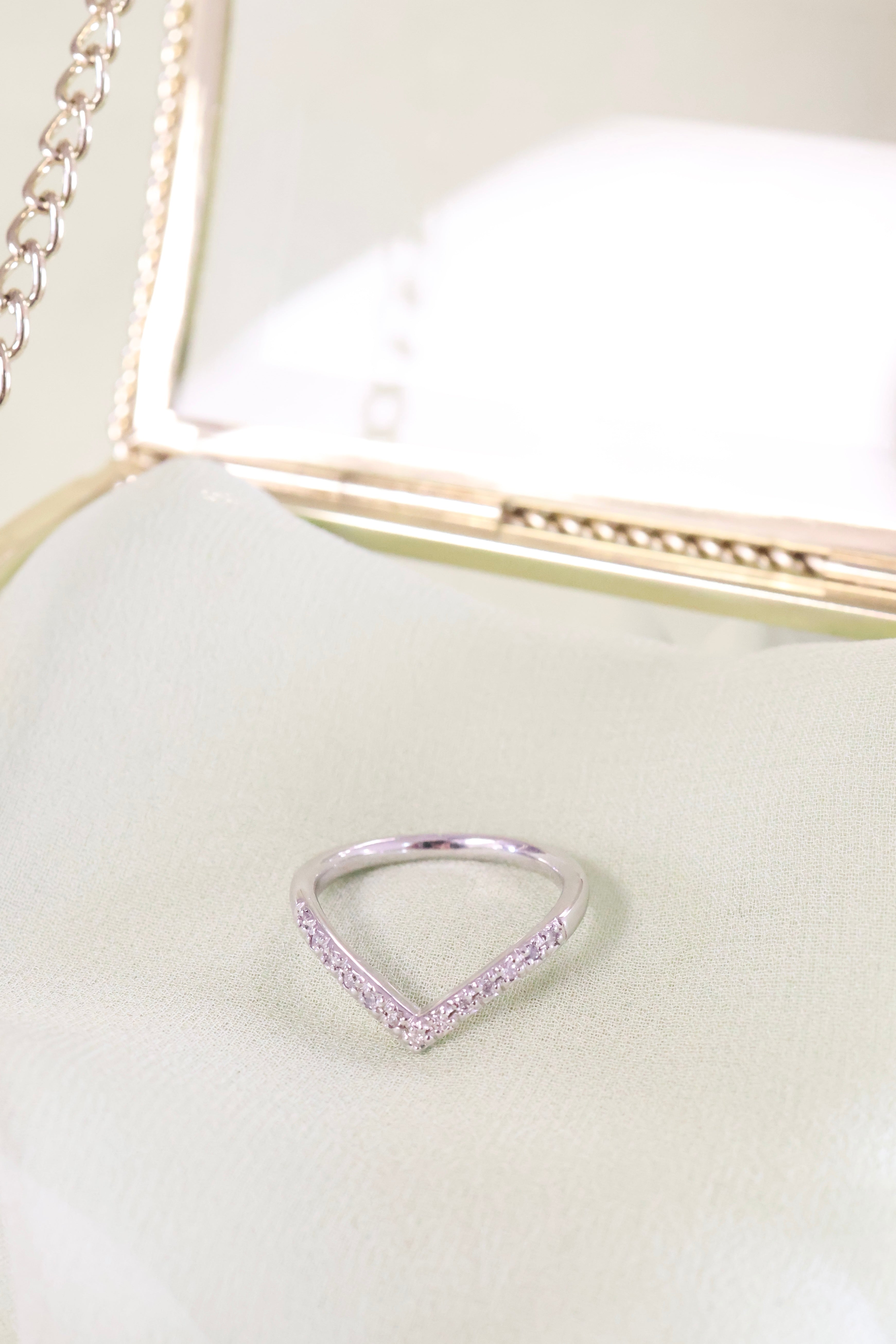 14K White Gold Ring Size 6.5