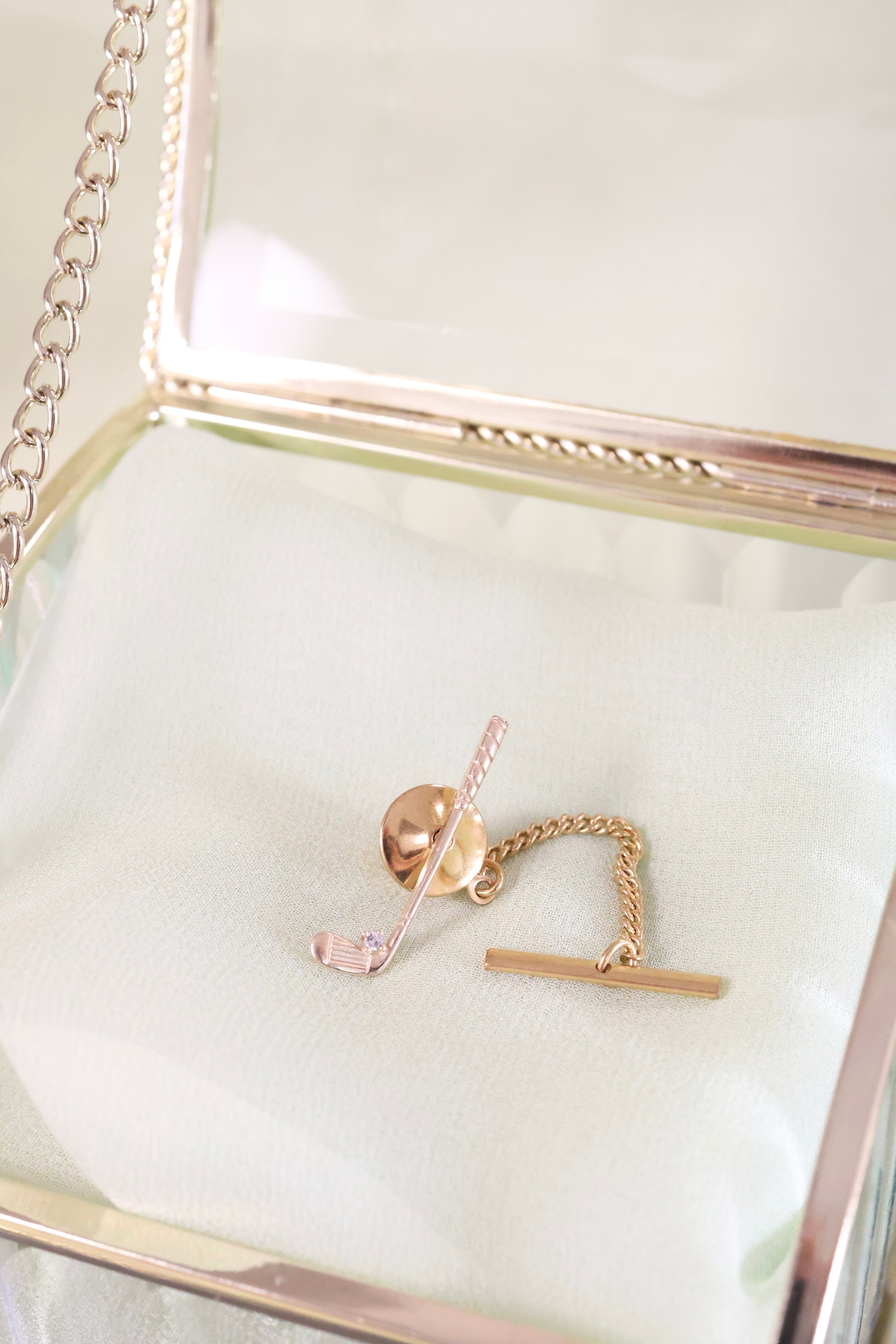 14K Yellow Gold Diamond Golf Pin