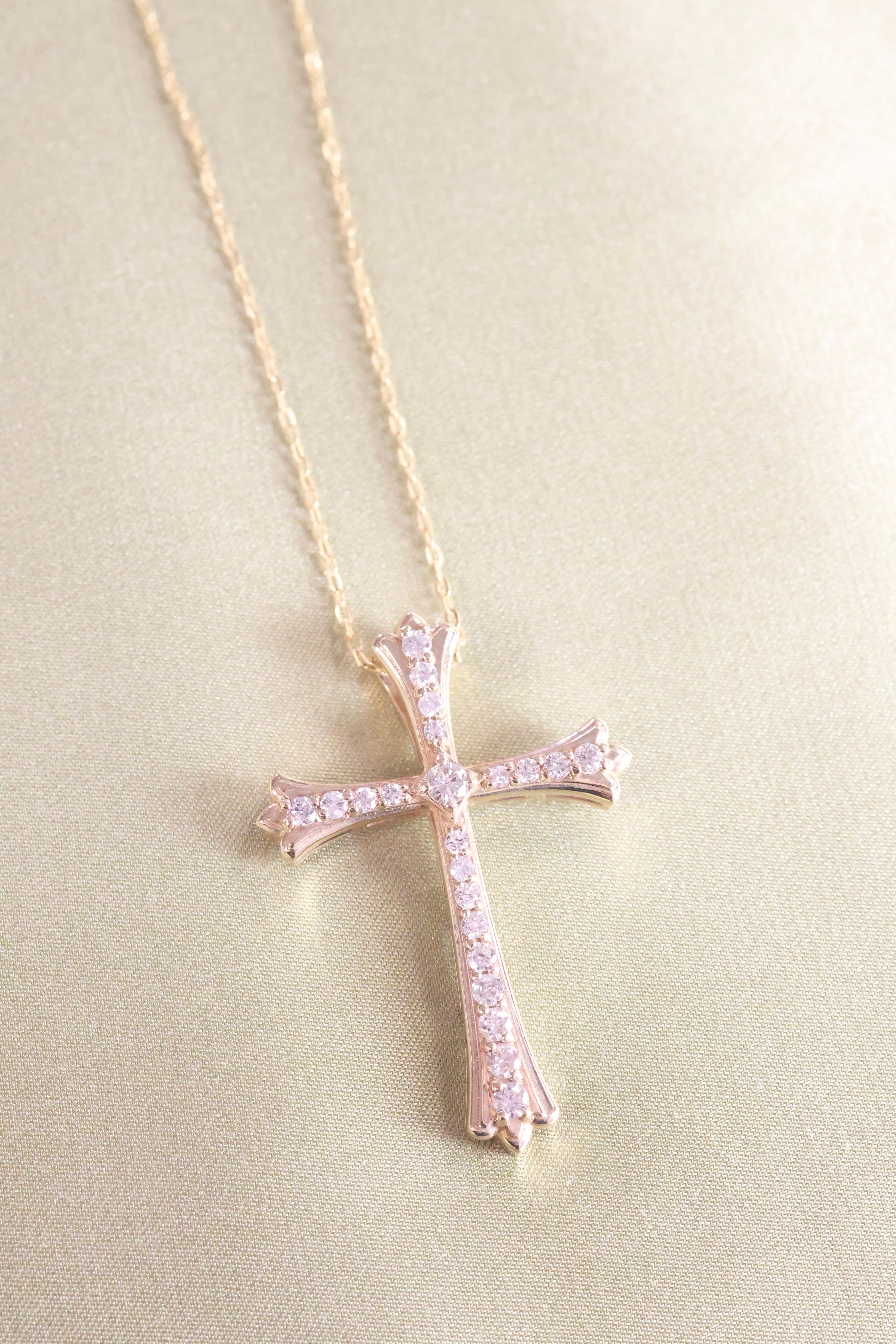 14K Yellow Gold .80ct t.w. Diamond Necklace Pedant Fluer De Lis Cross