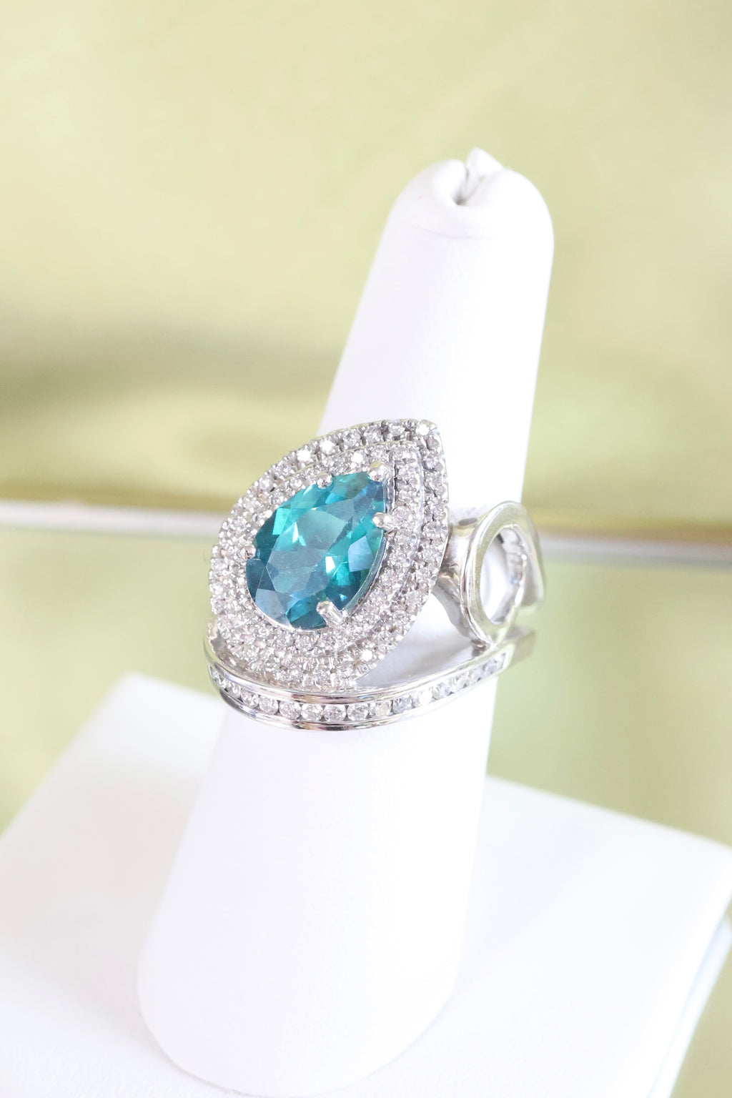 14K White Gold Teal Tourmaline w/ 1.60ct t.w. Diamond Ring