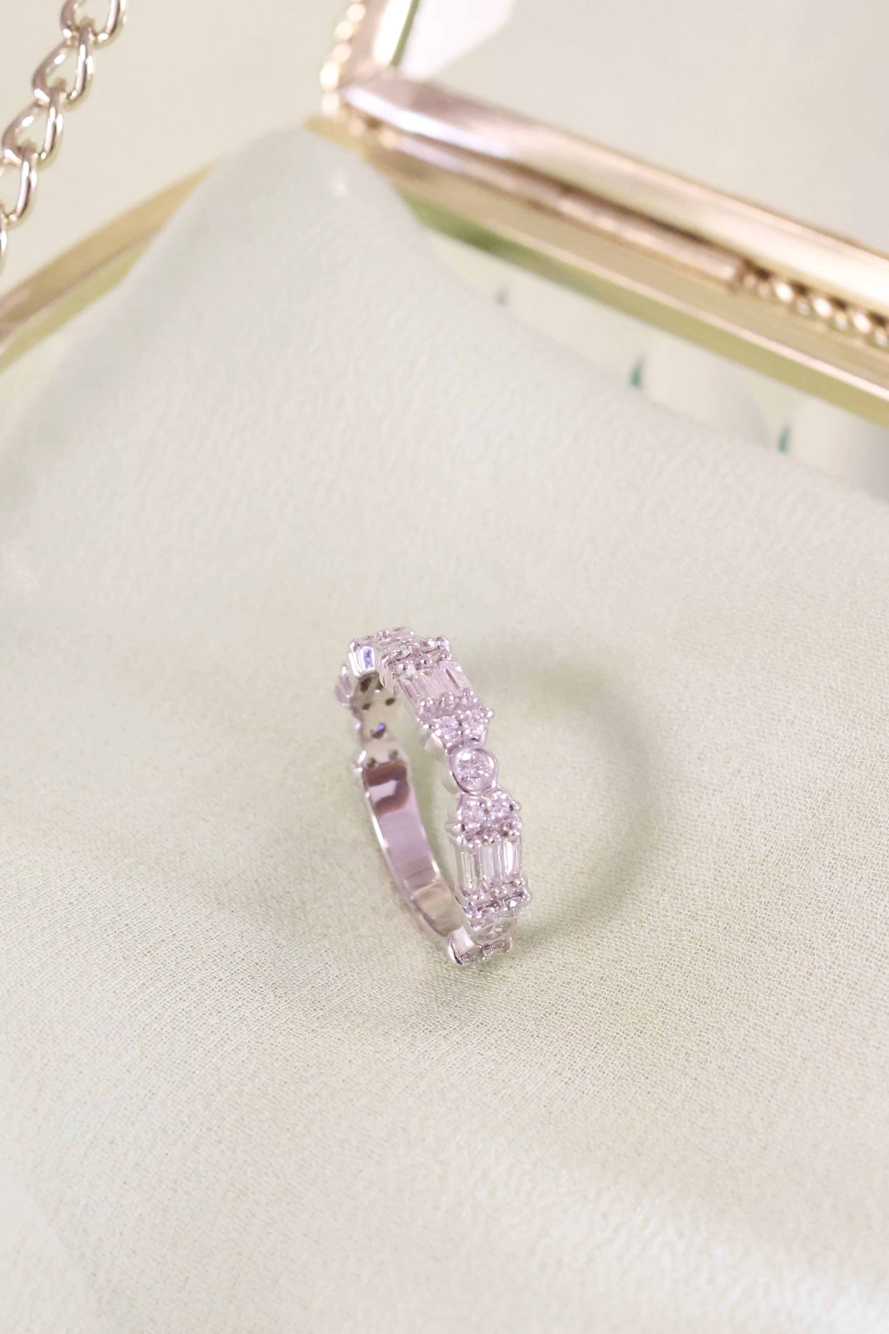 14K White Gold 3/4ct t.w. Baguette & Round Diamond Ring