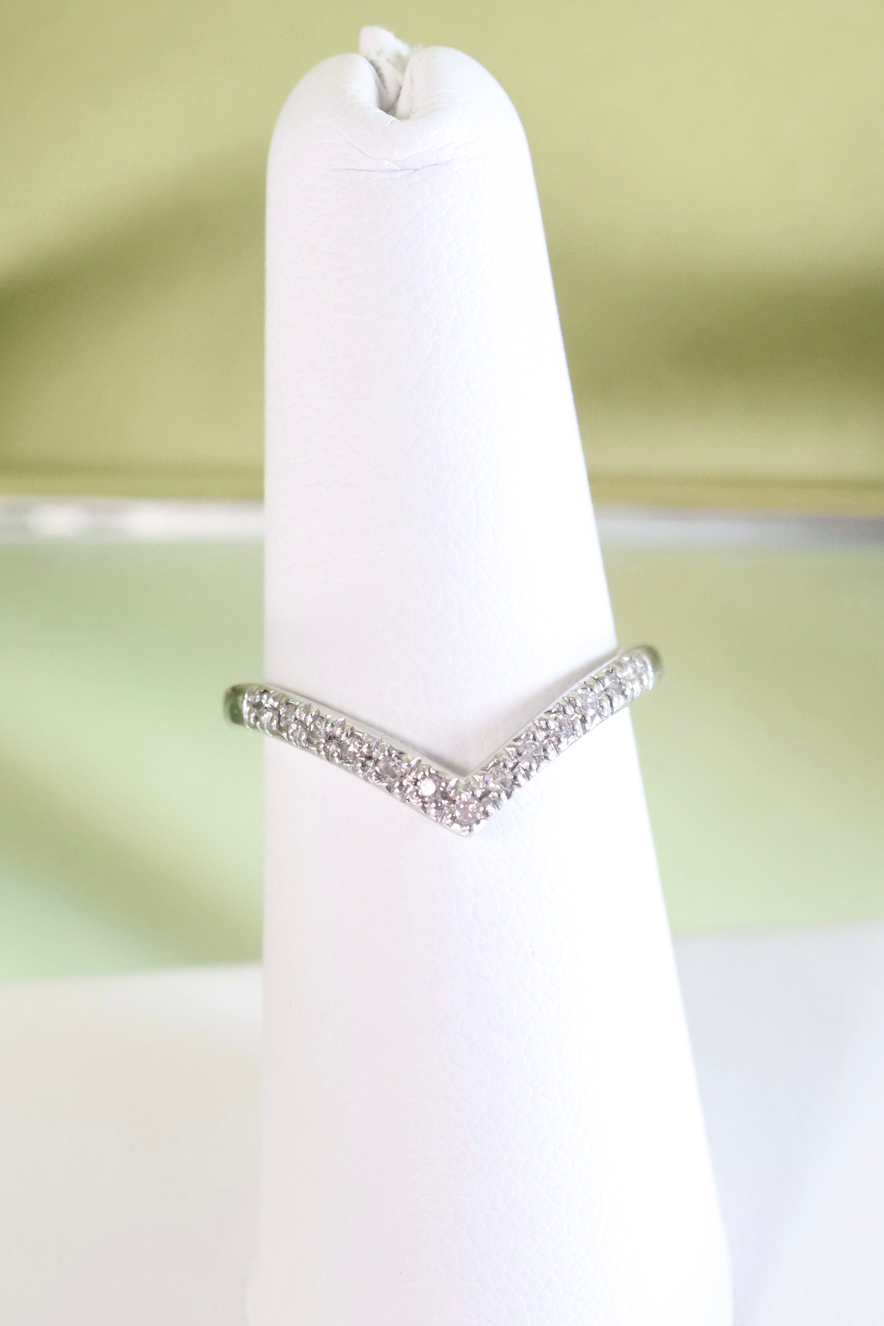 14K White Gold Ring Size 6.5