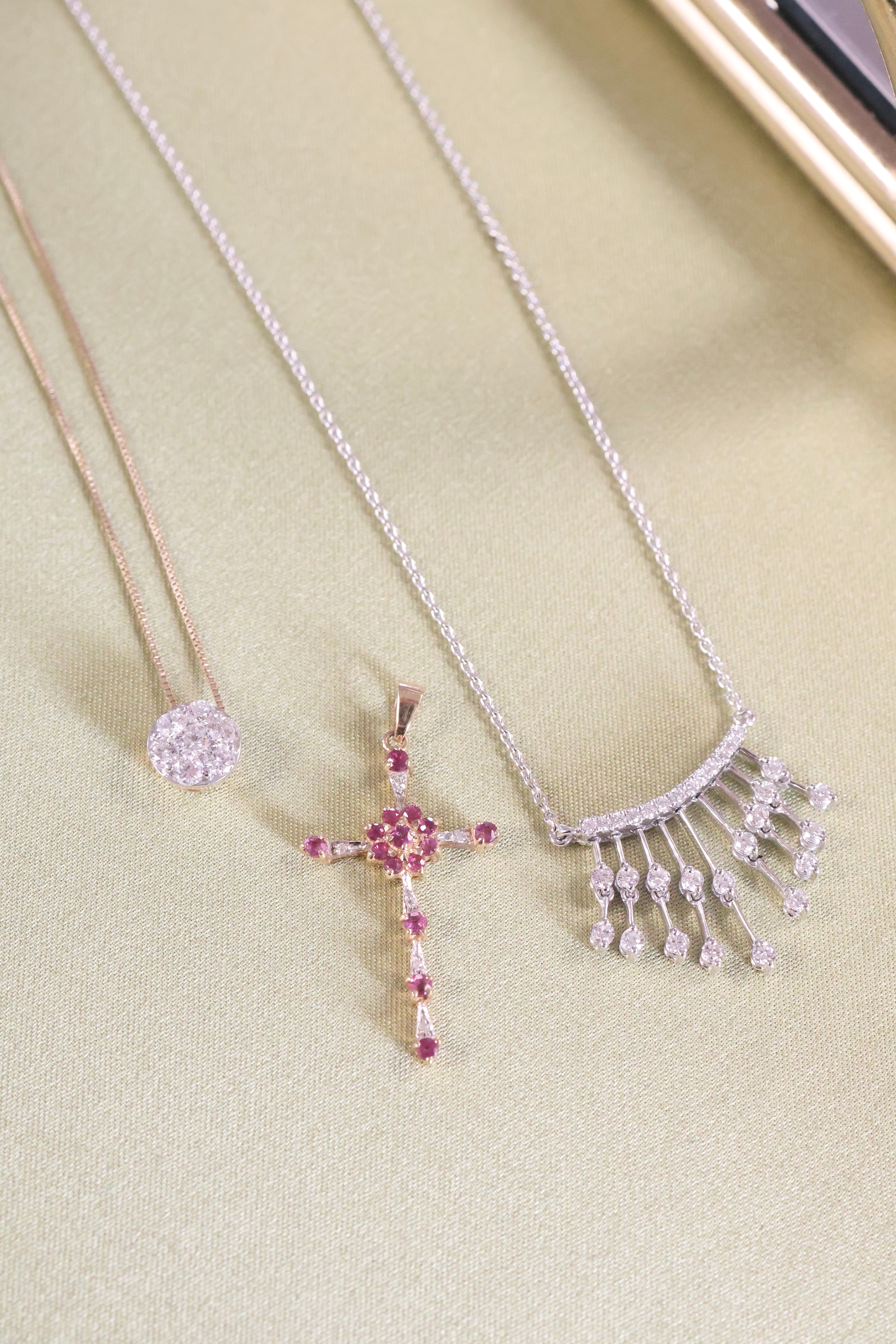 White Gold Necklace Pendant Dangle with 1/2ct. t.w. Diamonds