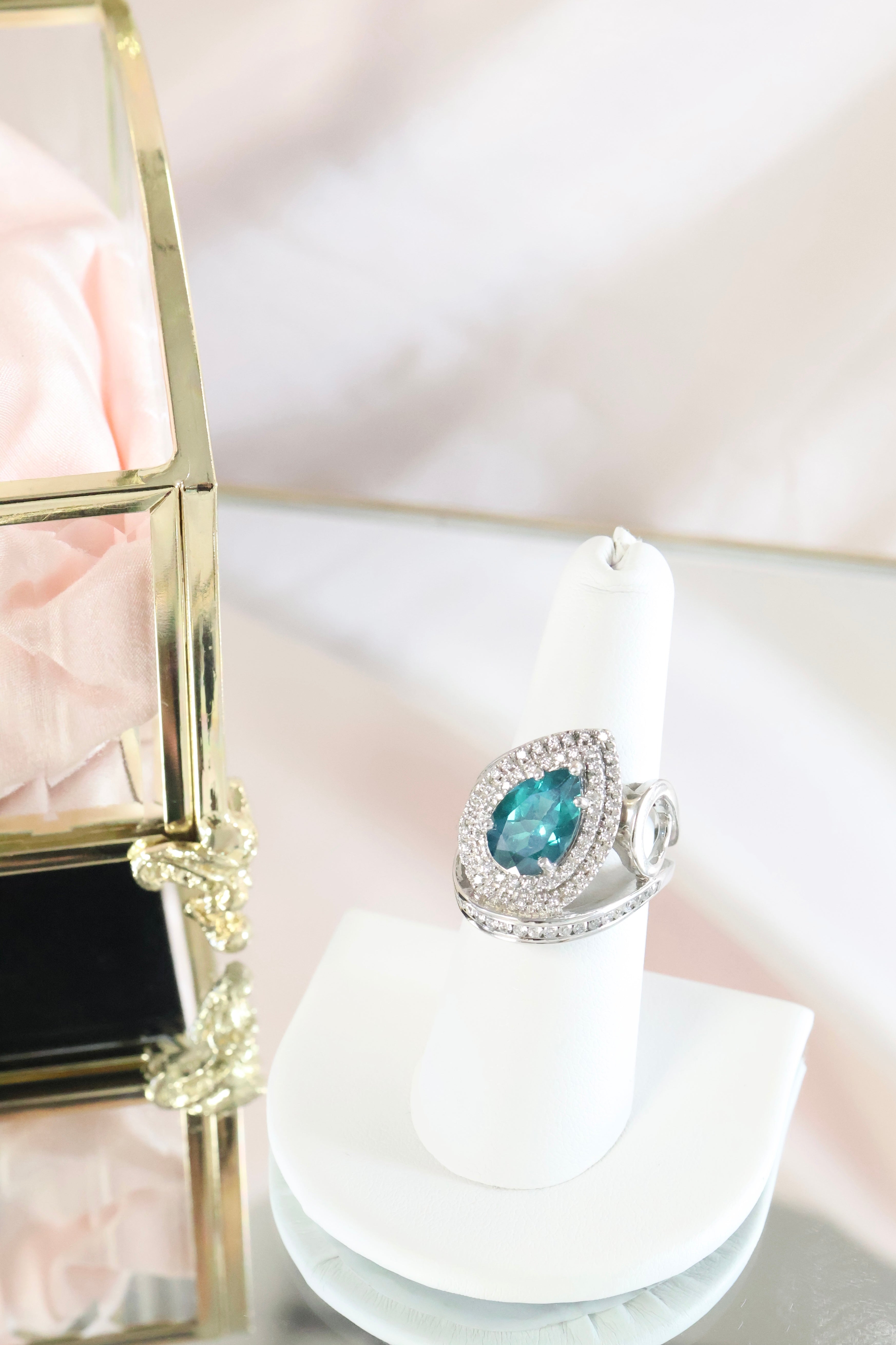 14K White Gold Teal Tourmaline w/ 1.60ct t.w. Diamond Ring
